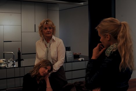 Nele Mueller-Stöfen, Saskia Vester - SOKO Stuttgart - Koi Ahoi - Film
