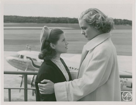 Ilselil Larsen, Ingrid Thulin - Kärleken segrar - Filmfotos