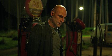 Mark Strong - Deep State - Blood in the Sand - Z filmu