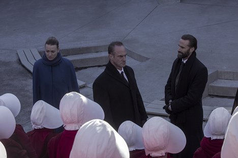 Yvonne Strahovski, Christopher Meloni, Joseph Fiennes - The Handmaid's Tale - Zeremonie - Filmfotos