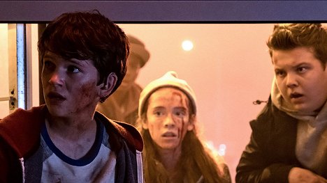 Gabriel Bateman, Beatrice Kitsos, Ty Consiglio - Muñeco diabólico - De la película