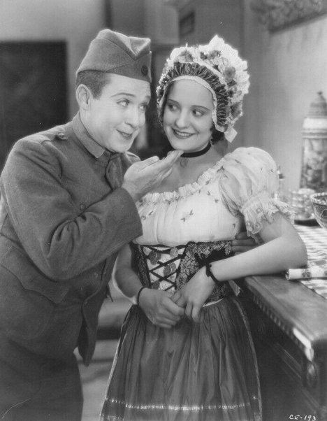 Harry Langdon, Lotti Loder - A Soldier's Plaything - Filmfotos