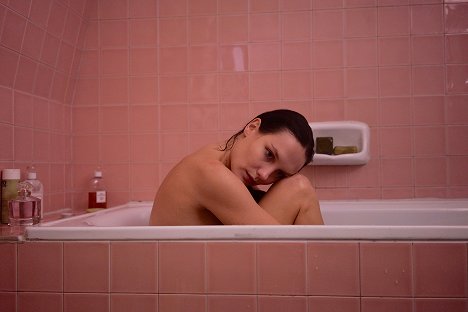 Ana Girardot - Tan cerca, tan lejos - De la película