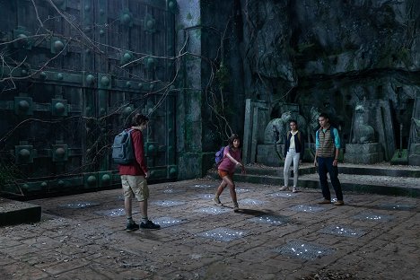 Nicholas Coombe, Isabela Merced, Madeleine Madden, Jeffrey Wahlberg - Dora and the Lost City of Gold - Photos