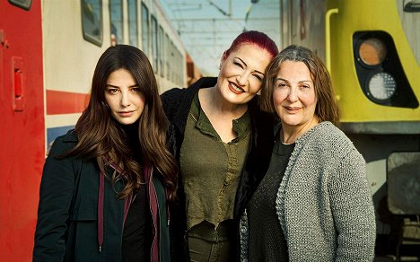 Özge Gürel, Candan Erçetin, Sumru Yavrucuk - Annem - Del rodaje