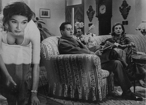 Cosetta Greco, Alberto Sordi, Madeleine Fischer - I pappagalli - Film
