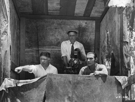 Clarence Brown, George Barnes, Rudolph Valentino - The Eagle - Forgatási fotók