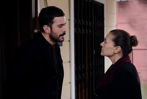Barış Bahar, Hatice Aslan - Kuzgun - Episode 6 - De la película