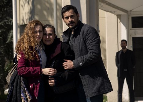 Ahsen Eroğlu, Hatice Aslan, Barış Arduç - Kuzgun - Episode 7 - Z filmu