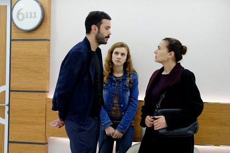 Barış Arduç, Ahsen Eroğlu, Hatice Aslan - Kuzgun - Episode 10 - Kuvat elokuvasta