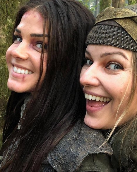 Marie Avgeropoulos, Ivana Milicevic - The 100 - Season 6 - Tournage