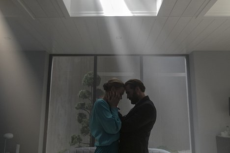 Yvonne Strahovski, Joseph Fiennes - The Handmaid's Tale - Sacrifice - Kuvat elokuvasta