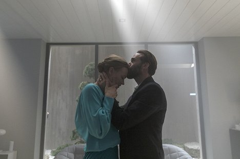 Yvonne Strahovski, Joseph Fiennes - The Handmaid's Tale - Opferung - Filmfotos