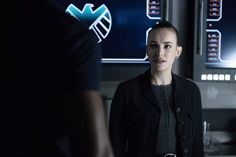Elizabeth Henstridge - Os Agentes S.H.I.E.L.D. - The Sign - Do filme