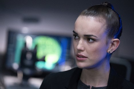 Elizabeth Henstridge - Agenci T.A.R.C.Z.Y. - Znak - Z filmu