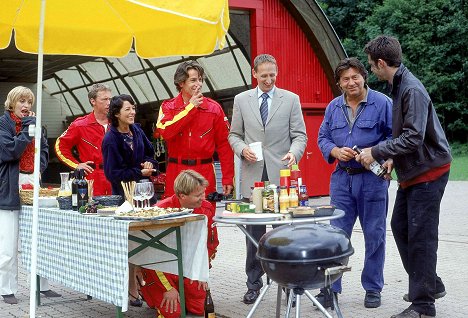 Roswitha Meyer, Hans Heller, Julia Cencig, Serge Falck, Urs Remond, Gilbert von Sohlern, Hanno Pöschl - Medicopter 117 - Jedes Leben zählt - Falsche Zeit, falscher Ort - Photos