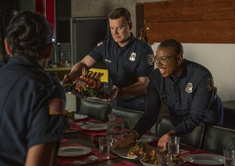 Peter Krause, Aisha Hinds - Záchranáři L. A. - Bobby znovu začíná - Z filmu