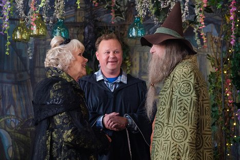 Wendy Craig, Justin Fletcher, Philip Martin Brown - Čarodějnice školou povinné - Záměna čarodějek - Z filmu