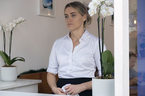 Taylor Schilling - Orange Is the New Black - Beginning of the End - Photos