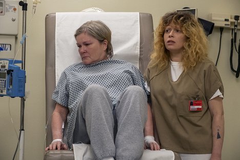 Kate Mulgrew, Natasha Lyonne - Orange Is the New Black - Das Dreizehnte - Filmfotos