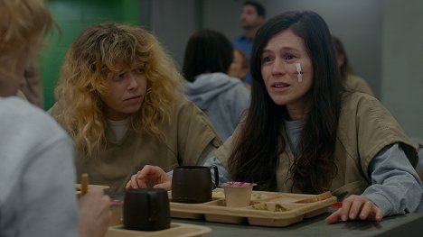 Natasha Lyonne, Yael Stone - Orange Is the New Black - The Big House - Photos