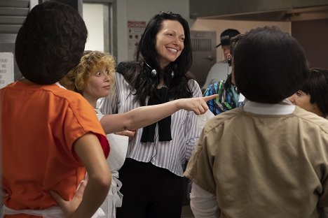 Natasha Lyonne, Laura Prepon - Orange Is the New Black - Minority Deport - Making of