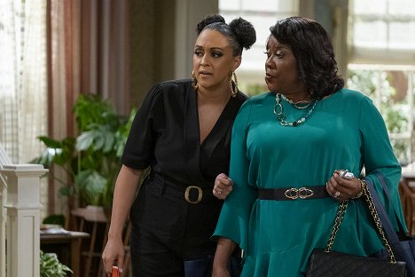 Tia Mowry-Hardrict, Loretta Devine - Family Reunion - Remember When the Party Was Over? - Photos