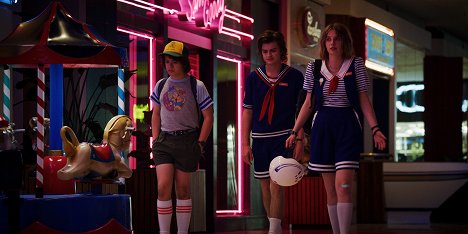 Gaten Matarazzo, Joe Keery, Maya Hawke - Stranger Things - Season 3 - Filmfotók