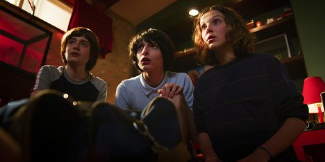 Noah Schnapp, Finn Wolfhard, Millie Bobby Brown - Stranger Things - Chapter One: Suzie, Do You Copy? - Photos