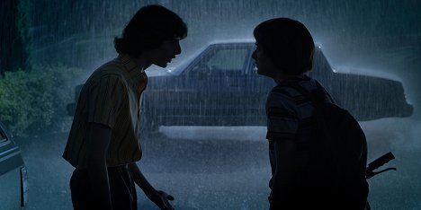 Finn Wolfhard, Noah Schnapp - Stranger Things - Chapter Three: The Case of the Missing Lifeguard - Photos