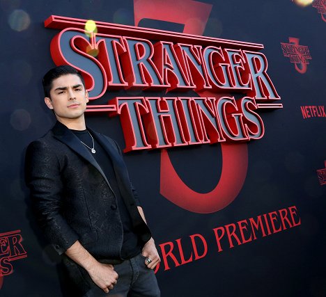 Season 3 World Premiere - Diego Tinoco - Stranger Things - Season 3 - Z akcií