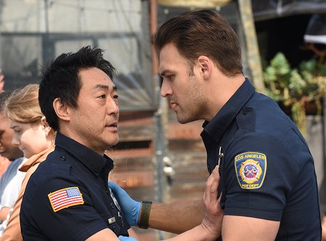 Kenneth Choi, Ryan Guzman - Záchranáři L. A. - Opatrně s přáními - Z filmu
