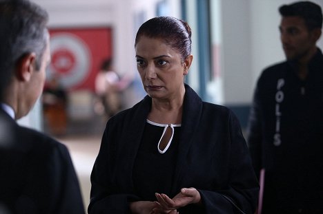 Serpil Göral - Zengin ve Yoksul - Ölüm Kalım Savaşı - De la película