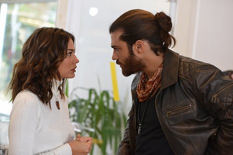Demet Özdemir, Can Yaman - Zasněná láska - Epizoda 21 - Z filmu
