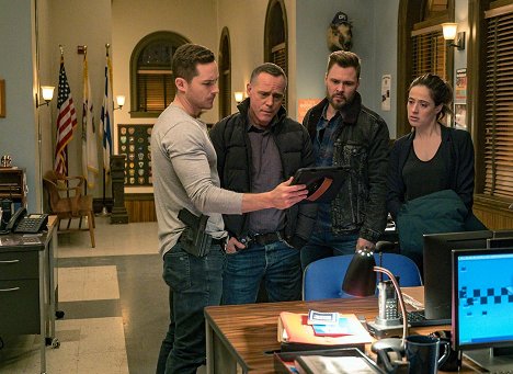 Jesse Lee Soffer, Jason Beghe, Patrick John Flueger, Marina Squerciati - Chicago P.D. - What Could Have Been - Photos