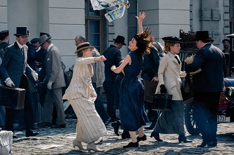 Anna Maria Mühe, Valerie Pachner - Bauhaus – Un temps nouveau - L’Après-guerre - Film