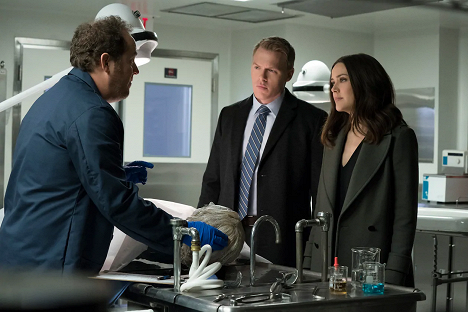 Diego Klattenhoff, Megan Boone - The Blacklist - The Brockton College Killer - Photos