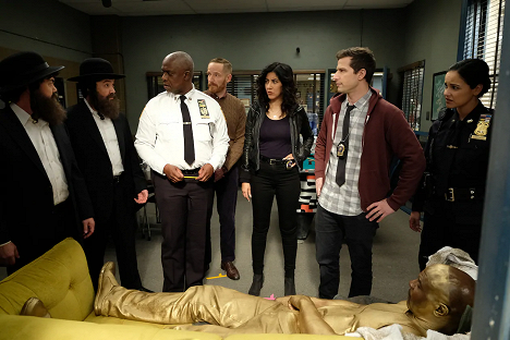 Joe Lo Truglio, Andre Braugher, Marc Evan Jackson, Stephanie Beatriz, Andy Samberg, Melissa Fumero, Terry Crews - Brooklyn 99 - Cinco de Mayo - Z filmu