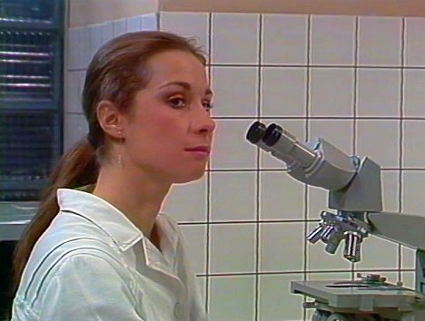 Lenka Kucharská - Smrt z laboratoře - De la película