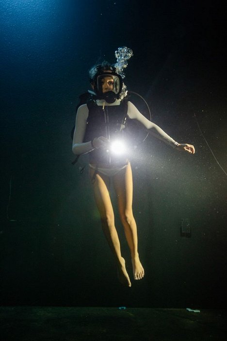 Sistine Rose Stallone - Podwodna pułapka 2: Labirynt śmierci - Z filmu