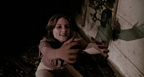 Clara Evans - Abrazo mortal - De la película