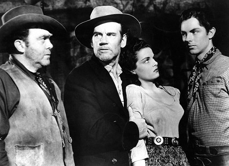 Thomas Mitchell, Walter Huston, Jane Russell, Jack Buetel - The Outlaw - Photos