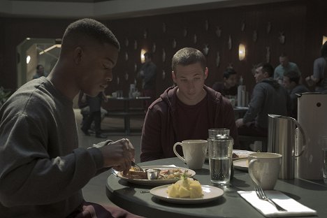 Stephan James, Jeremy Allen White - Homecoming - Pineapple - De filmes