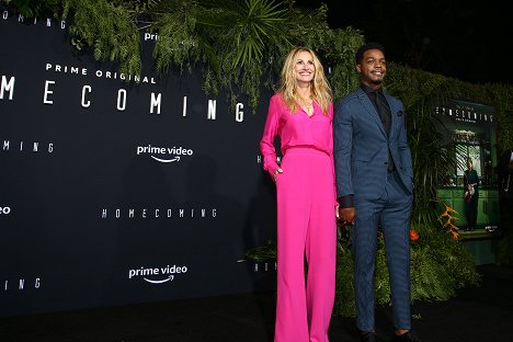 Premiere of Amazon Studios' 'Homecoming' at Regency Bruin Theatre on October 24, 2018 in Los Angeles, California - Julia Roberts, Stephan James - Homecoming - Série 1 - Z akcií