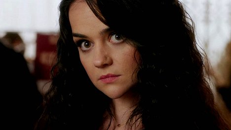 Hayley Squires - Das Blutrote Kleid - Filmfotos