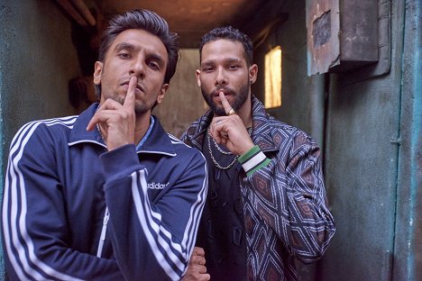 Ranveer Singh, Siddhant Chaturvedi - Gully Boy - Van de set