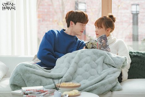 Jong-seok Lee, Na-young Lee - Romance Is a Bonus Book - Lobbykarten