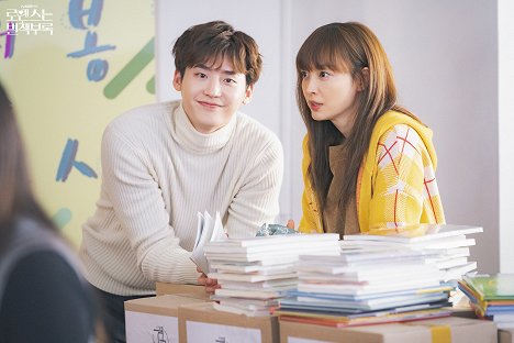 Jong-seok Lee, Na-young Lee - Romance Is a Bonus Book - Cartões lobby