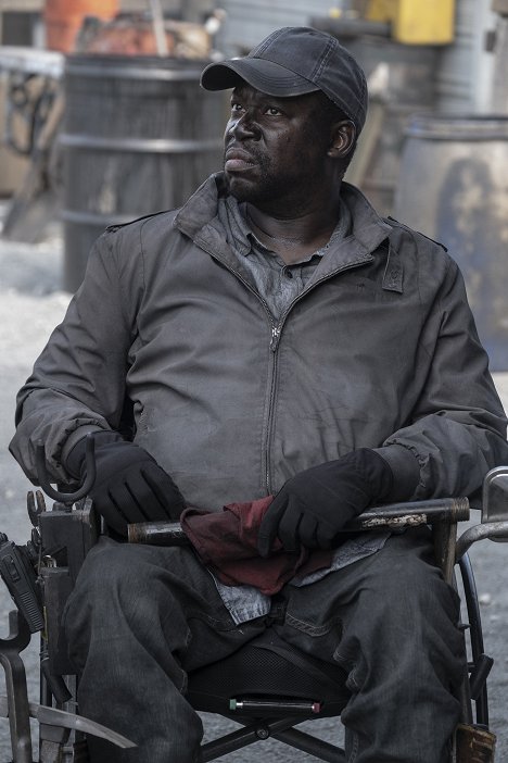 Daryl Mitchell - Fear the Walking Dead - Care-Pakete - Filmfotos