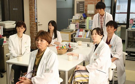 Juri Ueno, Tomoko Yamaguchi, Mirai Shida, Akiyoshi Nakao, Kami Hiraiwa - Kansacui Asagao - Episode 10 - Z filmu